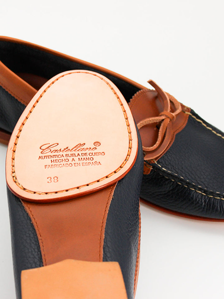 Mocasines 2234P de piel grabada color marino