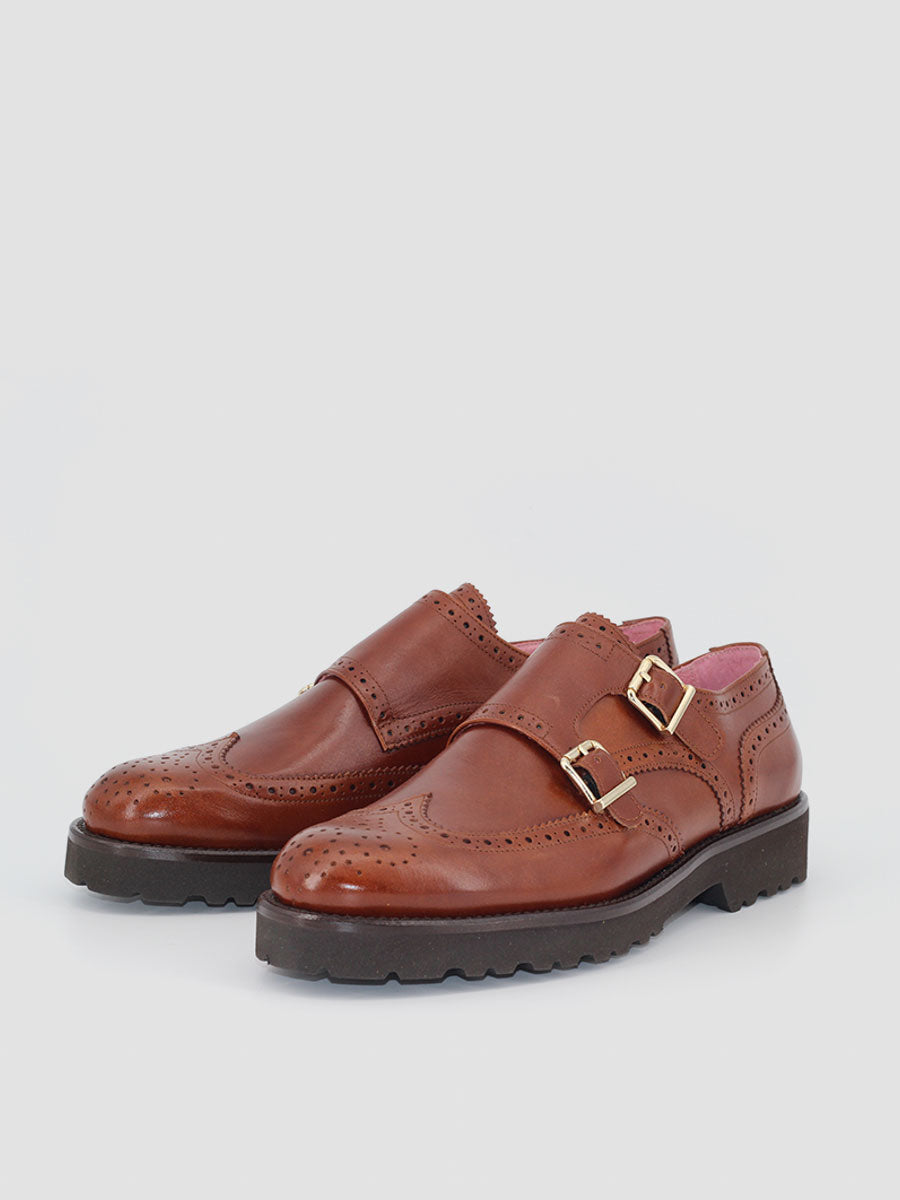 Zapato de mujer doble hebilla Berta de piel color cuero