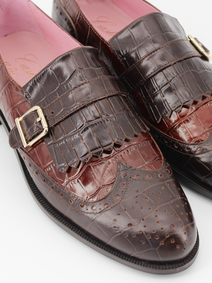 Zapatos Castellano de mujer Bianca  con flecos y hebilla