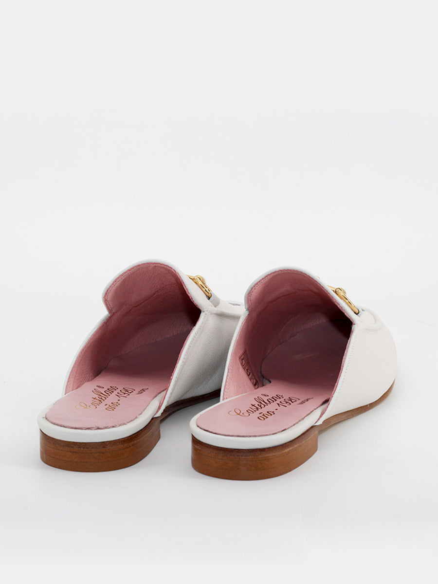 Venecia Bulldog cream leather mules