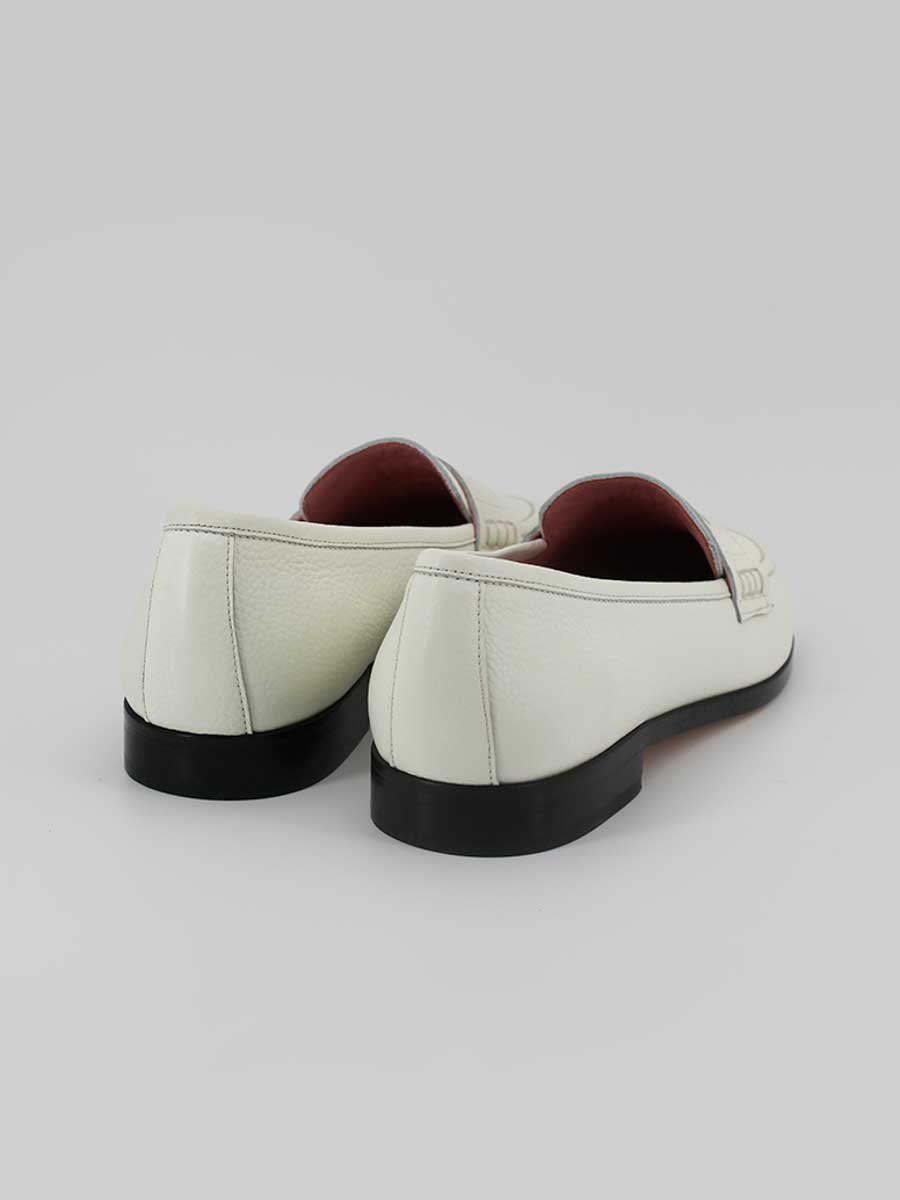 Mocasines de mujer modelo Figari blanco