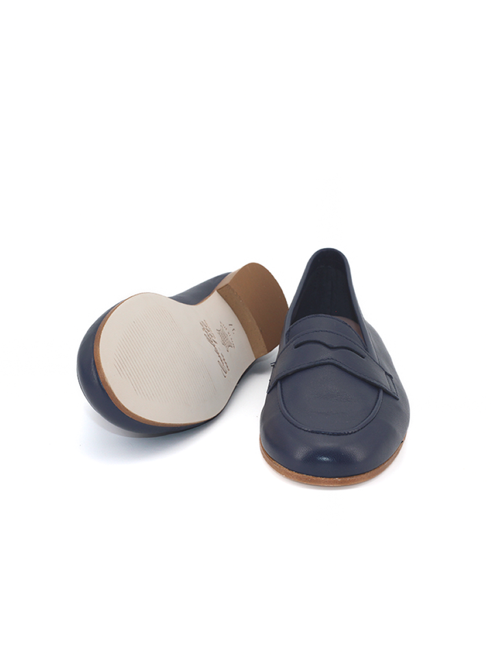 Mocasín Asunción mujer en piel color marino – Hecho en España | Castellano® 1920 Madrid