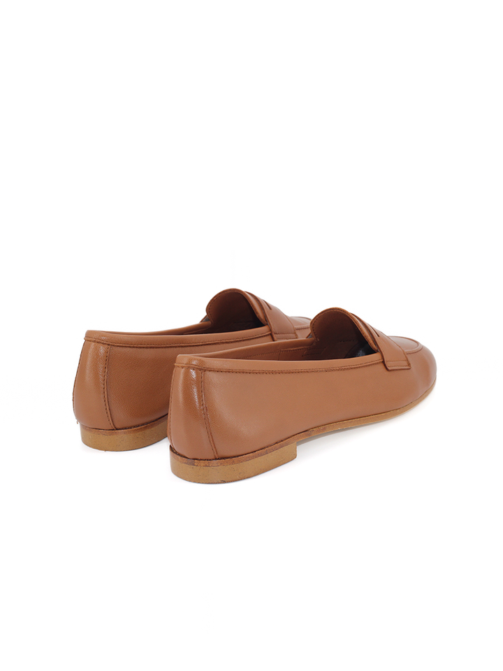 Mocasín Asunción mujer en piel color cuero – Hecho en España | Castellano® 1920 Madrid