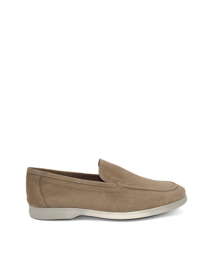 Mocasines de hombre modelo Cuba en piel serraje color taupe