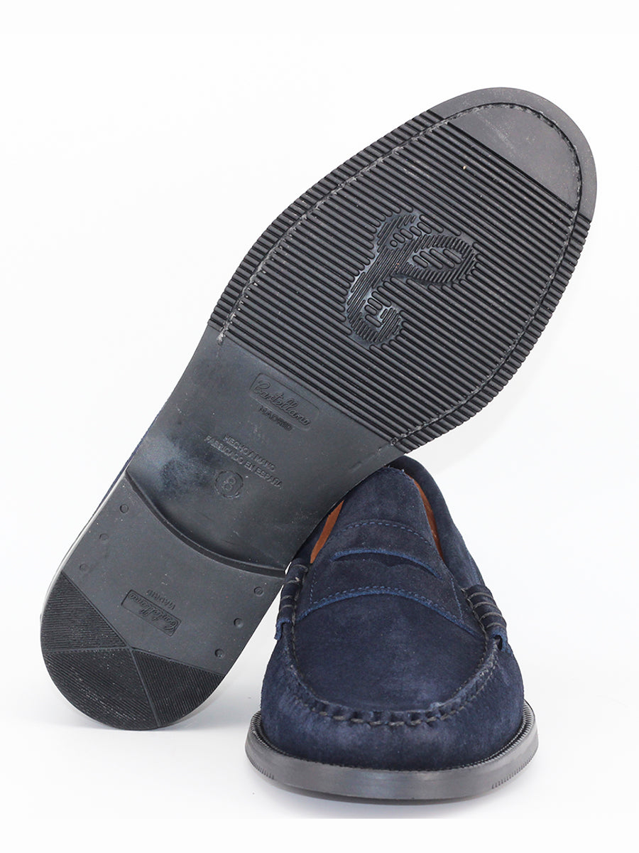 Mocasines 100 años ante azul marino