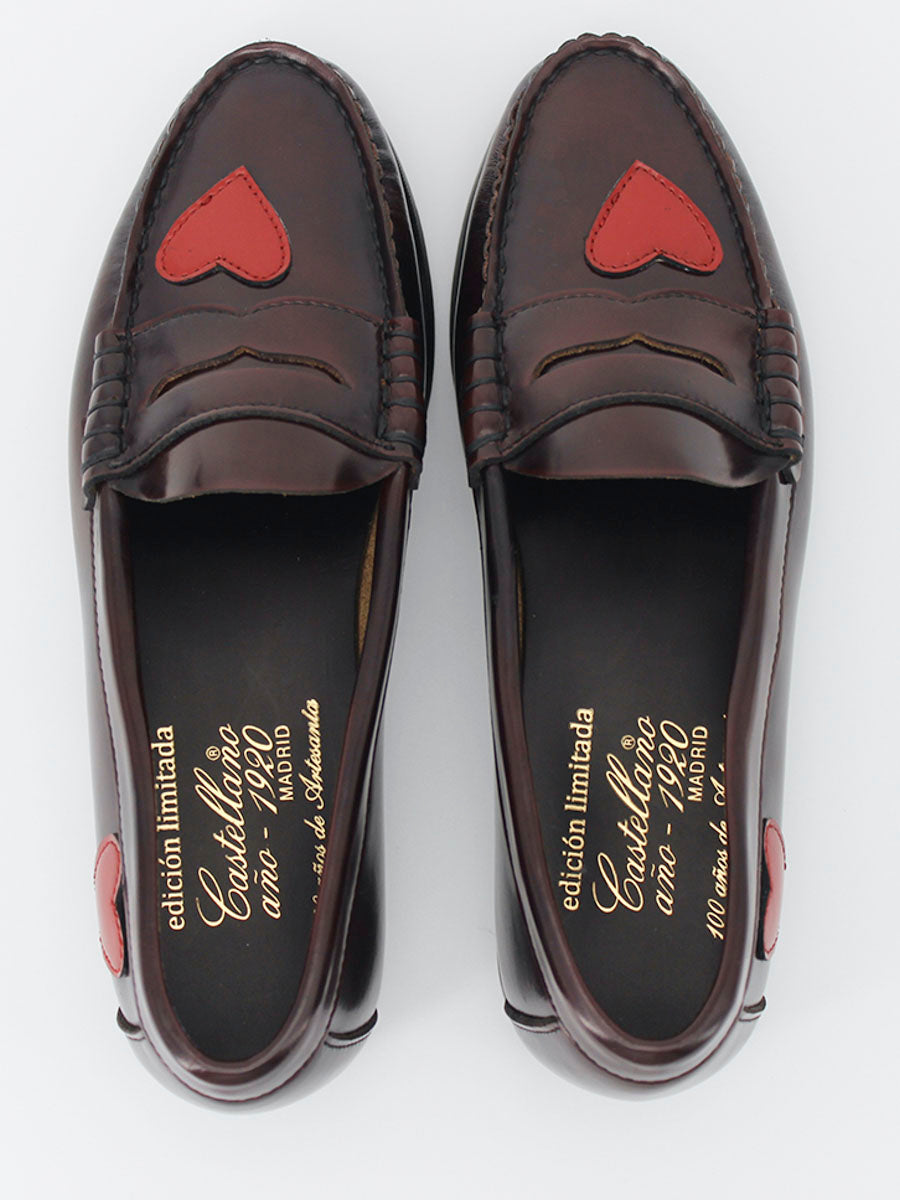 Mocasines piel antik burdeos con adorno corazones