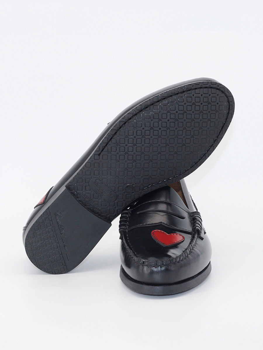 Mocasines piel antik negro con adorno corazones