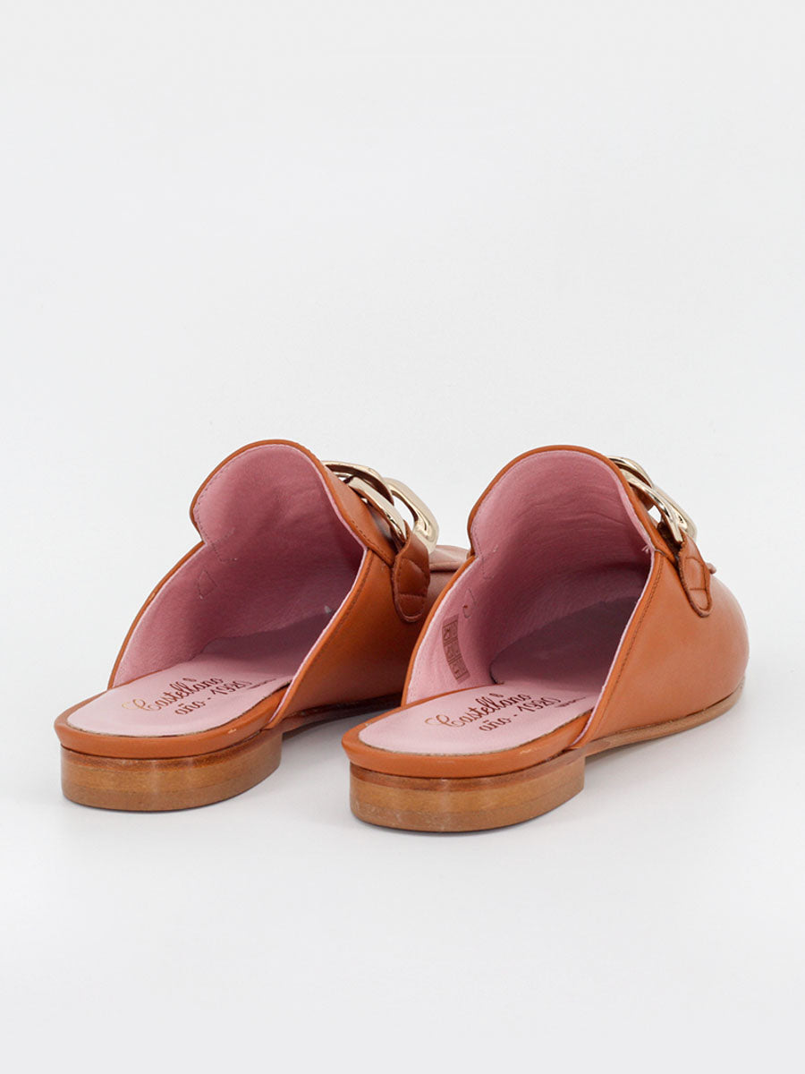 Mules Saint Tropez adorno color cuero